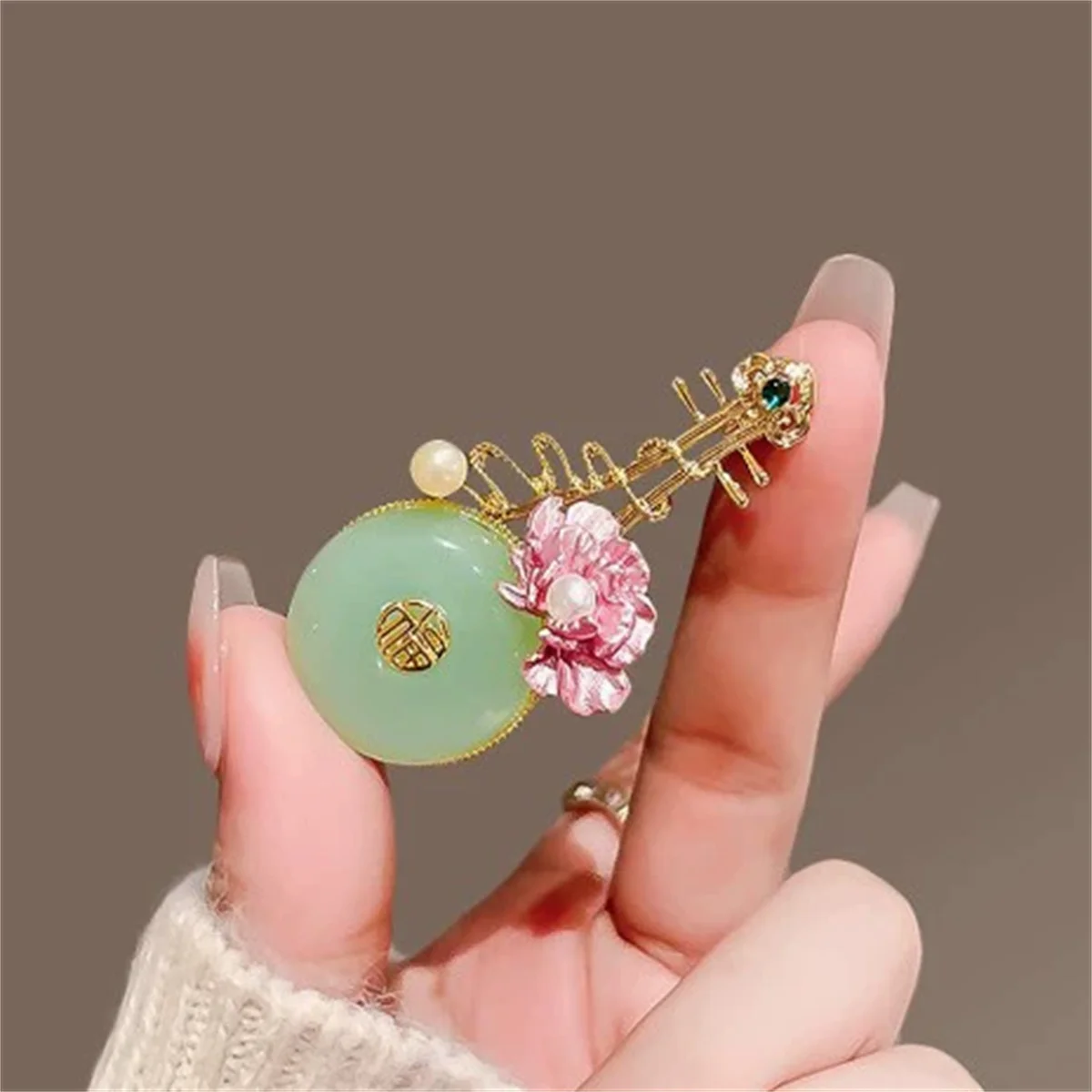 1Pc Creative Fun Pipa Brooch Pin Retro Elegant Personalized Jewelry Accessories Party Festival Gift Implies Cultural Fortune
1Pc Creative Fun Pipa Brooch Pin Retro Elegant Personalized Jewelry Accessories Party Festival Gift Implies Cultural Fortune