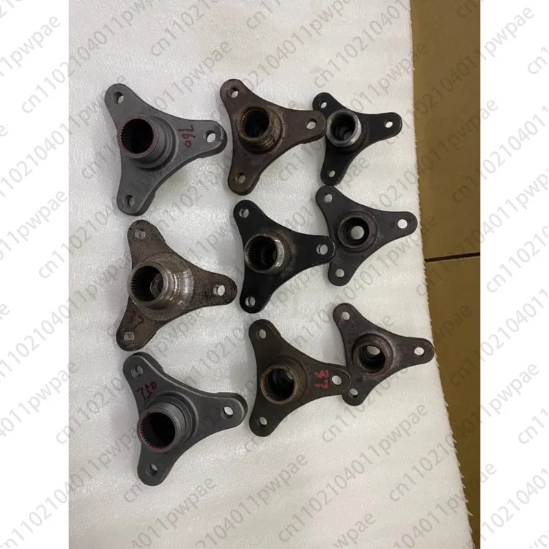 Задний фланец дифференциала подходит для различных типов автомобилей.
Задний фланец дифференциала подходит для различных типов автомобилей.