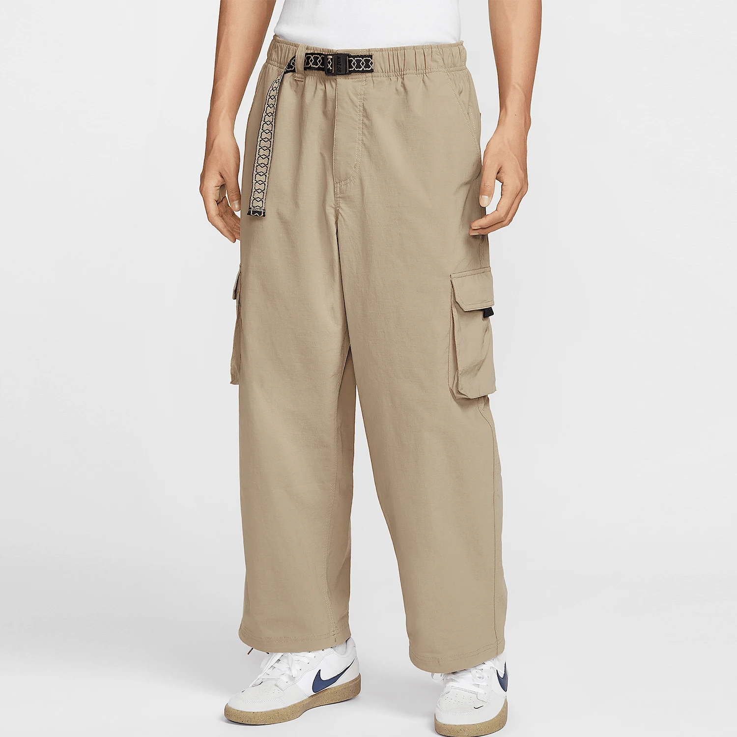 Официальная зимняя новая рабочая одежда унисекс Nike, свободные повседневные брюки FV7348-247
Официальная зимняя новая рабочая одежда унисекс Nike, свободные повседневные брюки FV7348-247