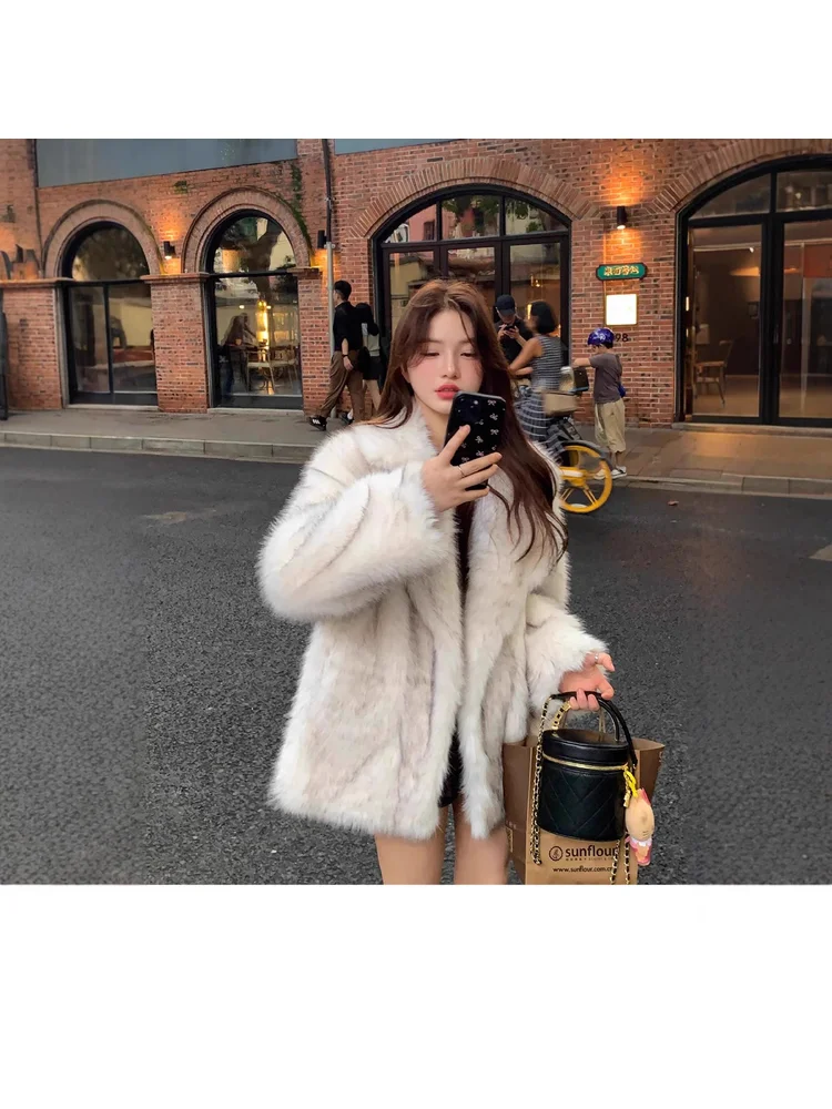 Loose Soft Winter Warm Artificial Fur Elegant Noble Classic Fashionable Temperament Ladies Minimalist Commuting Dating Outerwear
Loose Soft Winter Warm Artificial Fur Elegant Noble Classic Fashionable Temperament Ladies Minimalist Commuting Dating Outerwear