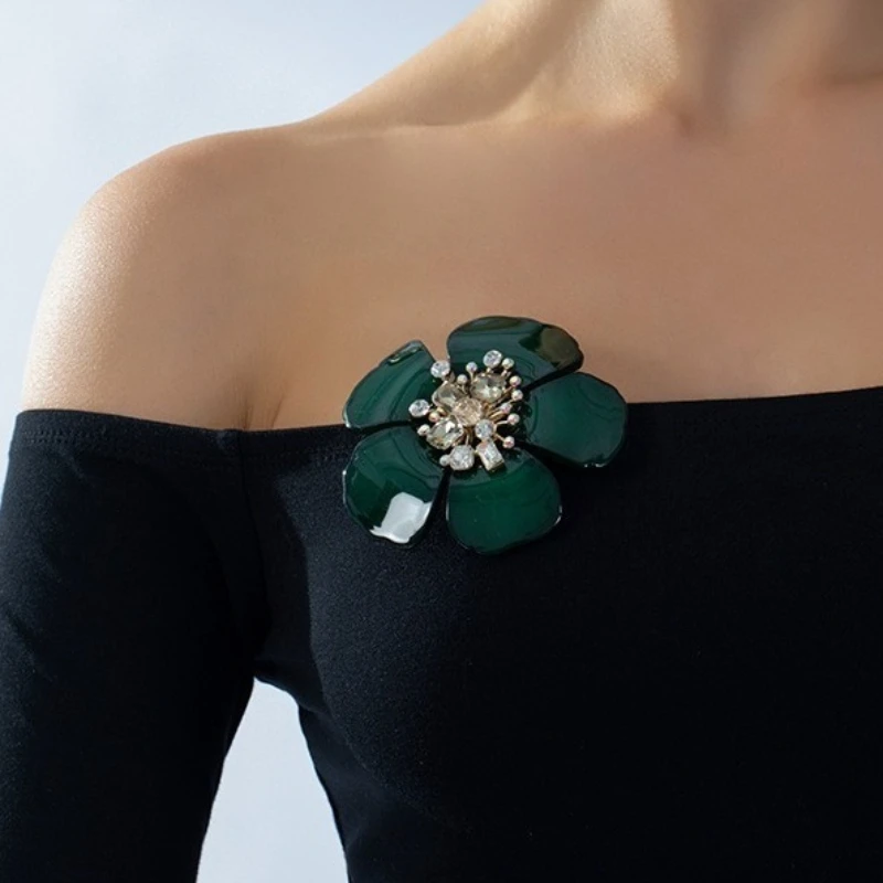 High End Acrylic Board Rhinestone Camellia Brooch Women's New Chinese Flower Pins Sweater Accessories Handmade Original Corsage
High End Acrylic Board Rhinestone Camellia Brooch Women's New Chinese Flower Pins Sweater Accessories Handmade Original Corsage