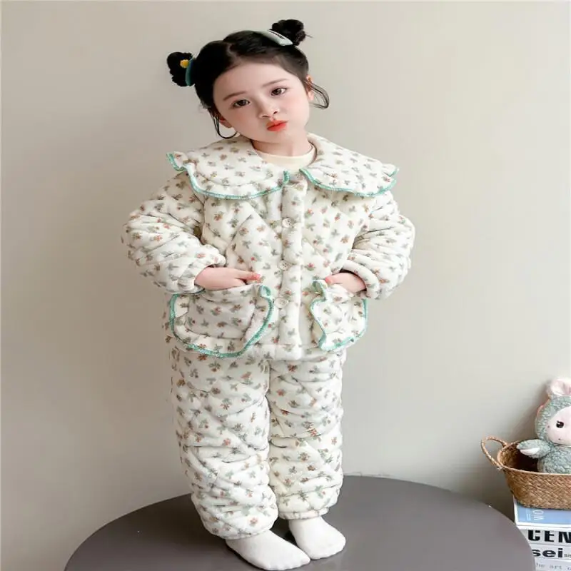 Детские пижамы для девочек, зимний комплект из кораллового флиса, трехслойная хлопковая подкладка, плотная домашняя одежда принцессы с цветочным принтом для малышей, детская одежда для сна, домашняя одежда
Детские пижамы для девочек, зимний комплект из кораллового флиса, трехслойная хлопковая подкладка, плотная домашняя одежда принцессы с цветочным принтом для малышей, детская одежда для сна, домашняя одежда