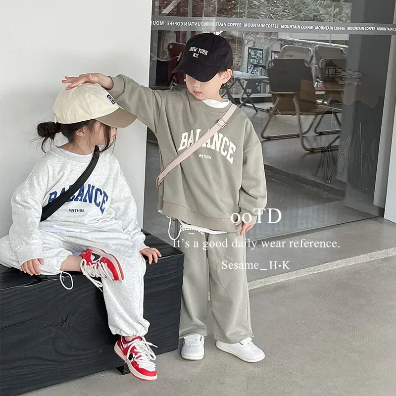 Spring Childrens' Outfit New Suit Boys and Girls Simple Korean Style Letters Pure Cotton Sweater Leisure Sets Kids School Suits
Spring Childrens' Outfit New Suit Boys and Girls Simple Korean Style Letters Pure Cotton Sweater Leisure Sets Kids School Suits