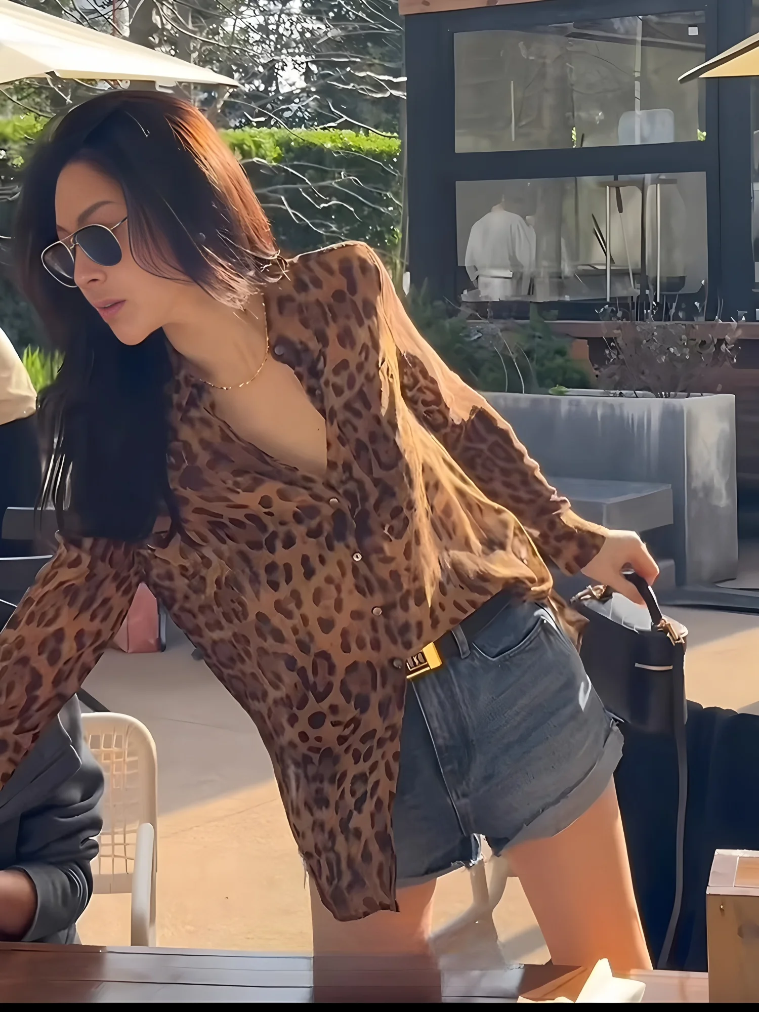Leopard-Print Long-Sleeved Shirt for Women, Summer Retro Loose Chiffon Shirt, French Lapel Top
Leopard-Print Long-Sleeved Shirt for Women, Summer Retro Loose Chiffon Shirt, French Lapel Top