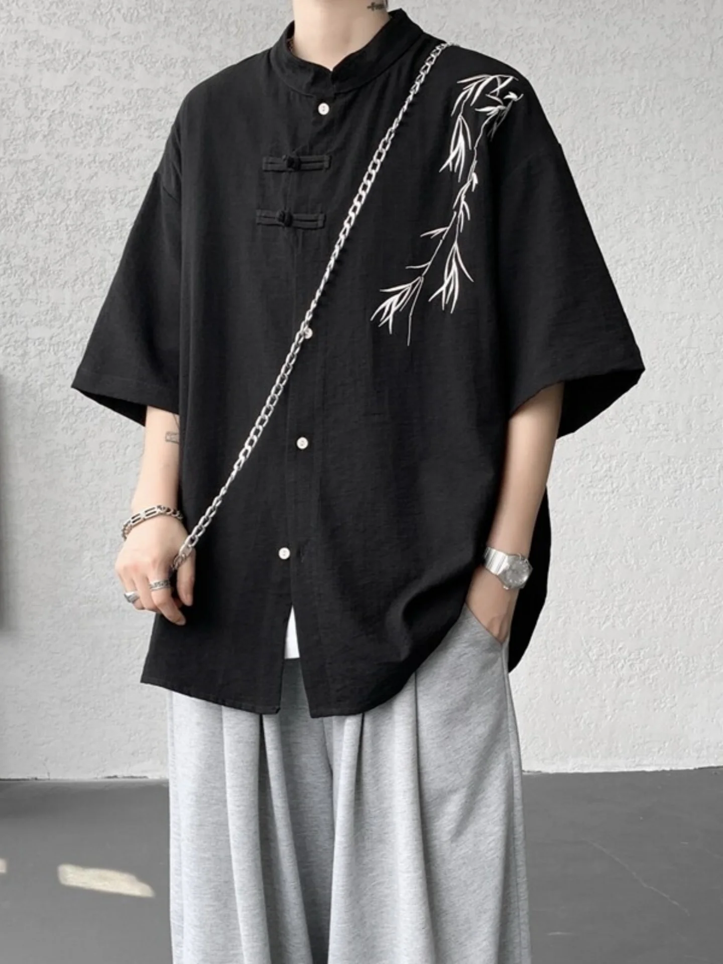 New Chinese Sle Men's ort Sve irt Summer Loose Fit Embroidered Design High Street Cool Casual Breathable Top
New Chinese Sle Men's ort Sve irt Summer Loose Fit Embroidered Design High Street Cool Casual Breathable Top
