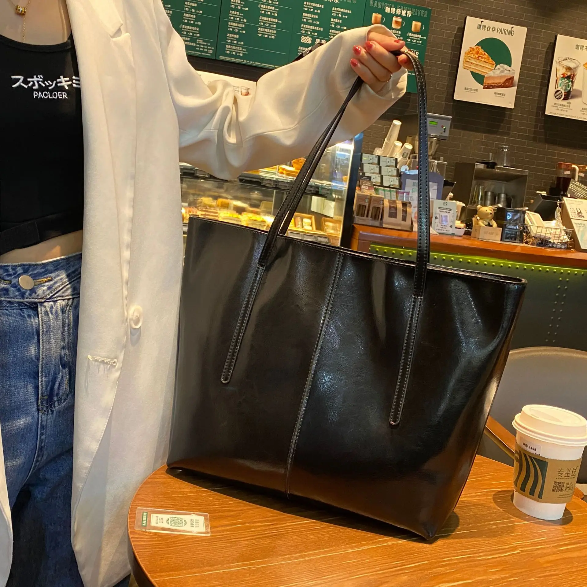 2025 новая сумка-тоут из воловьей кожи, высококачественная модная кожаная женская сумка большой вместимости
2025 новая сумка-тоут из воловьей кожи, высококачественная модная кожаная женская сумка большой вместимости