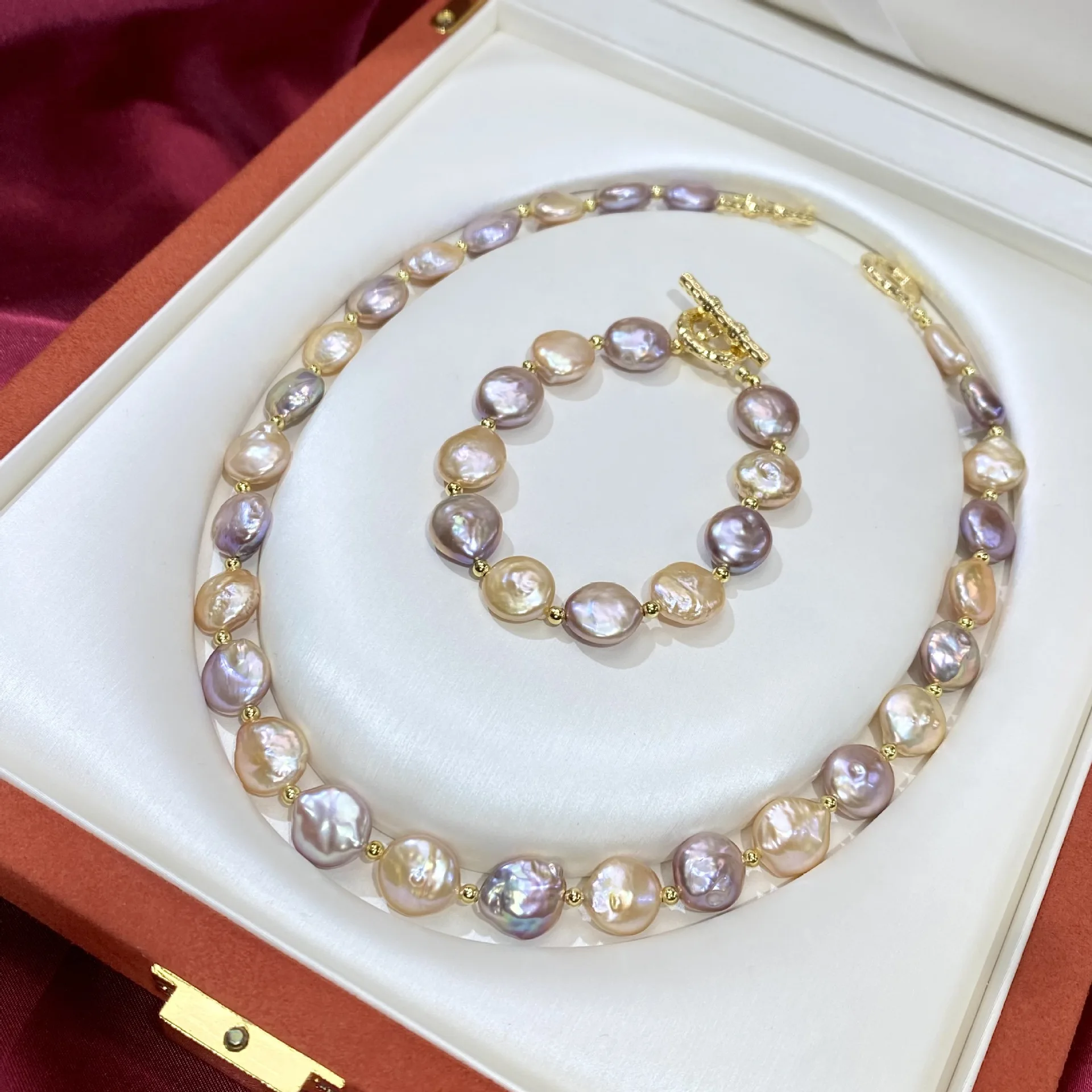 NEW Handmade High gloss AAAAA natural south sea gold pearl pendant bracelet necklace set 18in
NEW Handmade High gloss AAAAA natural south sea gold pearl pendant bracelet necklace set 18in
