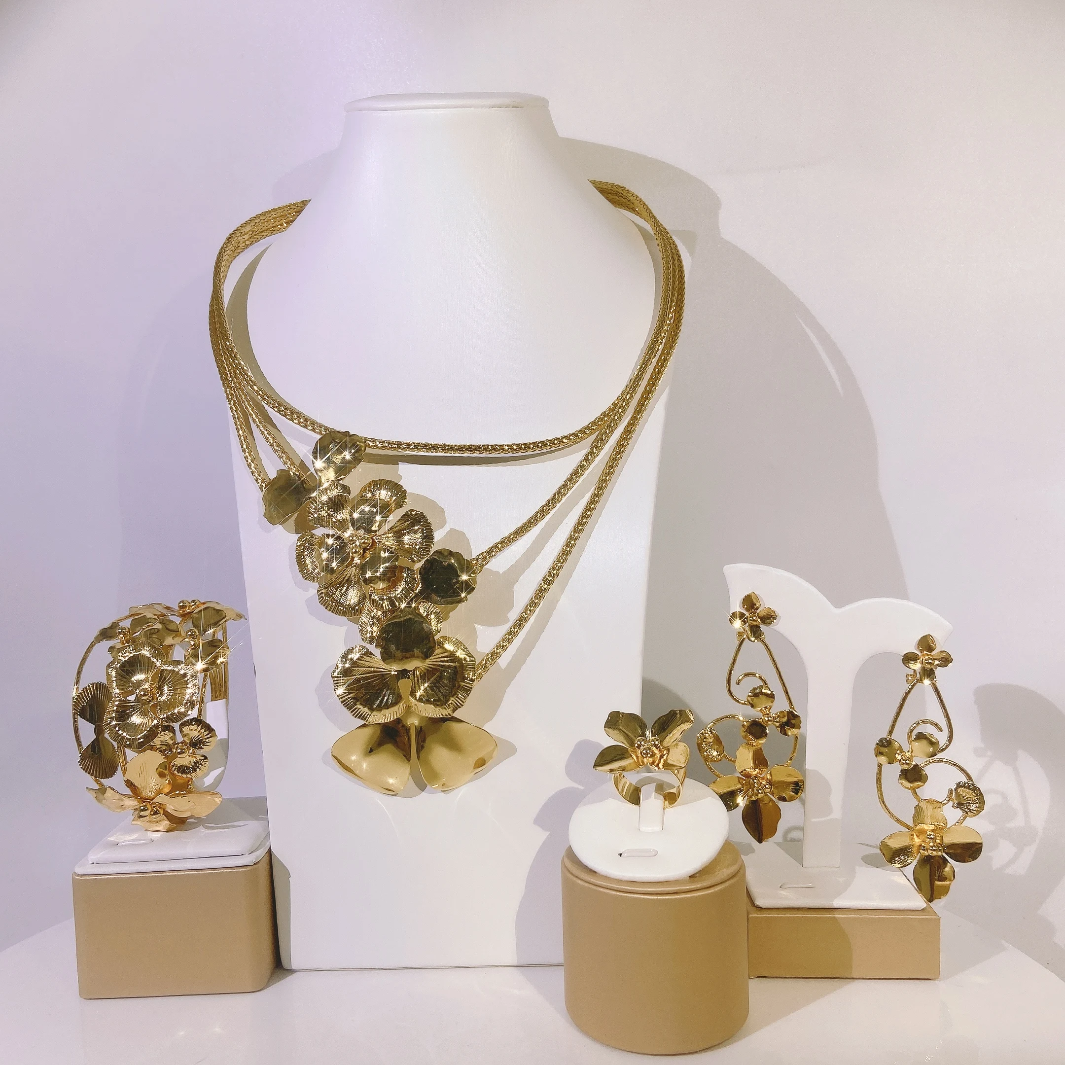Yulaili Hotsale Popular Flower Brazilian Jewelry Gorgeous Fashion Keychain Collar Pulseras Pendientes tentacles Anillo 4PC Set
Yulaili Hotsale Popular Flower Brazilian Jewelry Gorgeous Fashion Keychain Collar Pulseras Pendientes tentacles Anillo 4PC Set