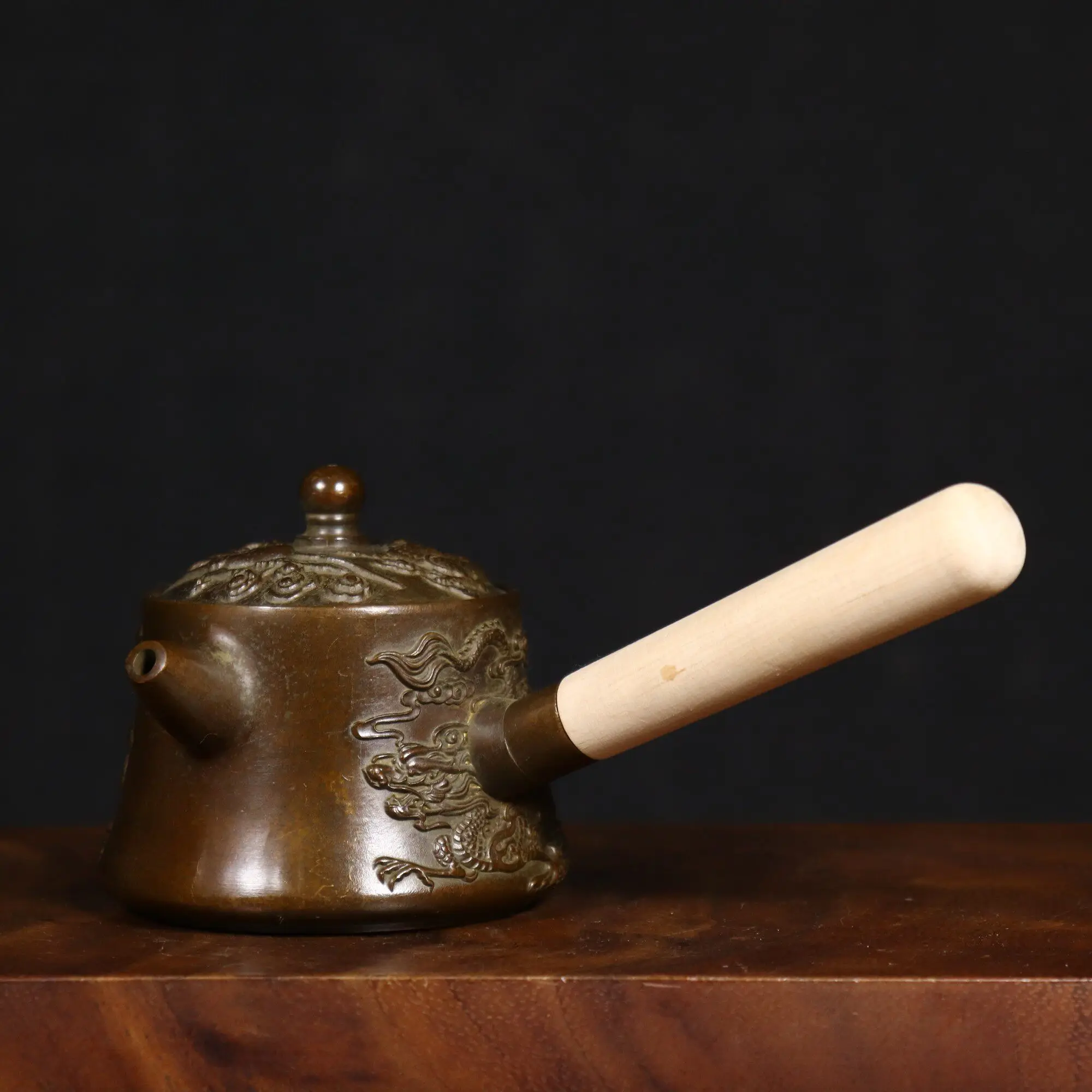 Retro Dragon Phoenix Handheld Copper Teapot Vintage Decor for Entryway and Curio Cabinet
Retro Dragon Phoenix Handheld Copper Teapot Vintage Decor for Entryway and Curio Cabinet