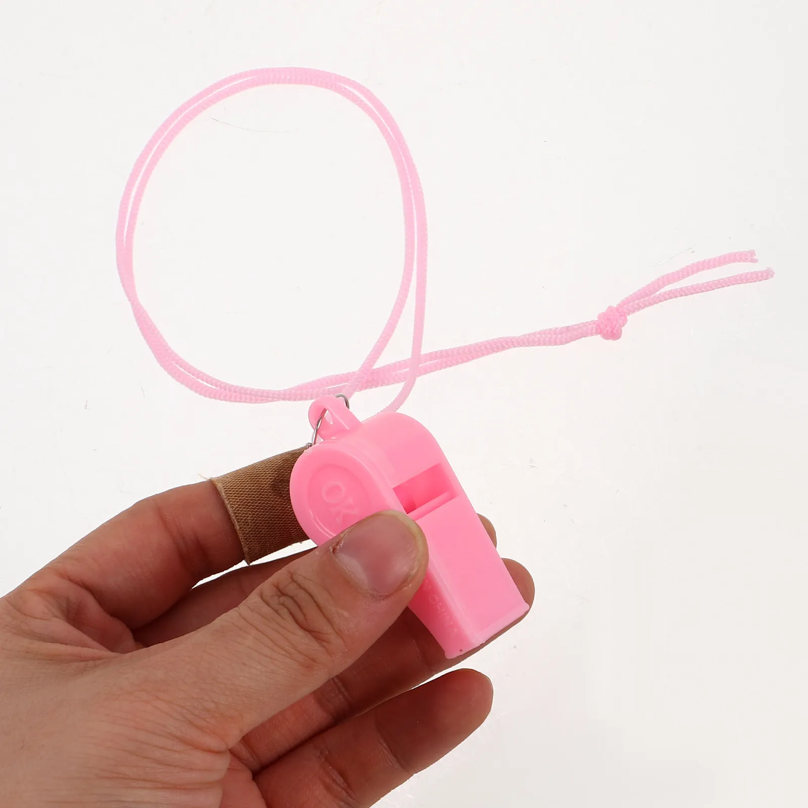 24 шт. детских неоновых пластиковых громких свистков для безопасности, для активного отдыха, спортивных мероприятий, футбольных тренировок и арбитров
24 шт. детских неоновых пластиковых громких свистков для безопасности, для активного отдыха, спортивных мероприятий, футбольных тренировок и арбитров