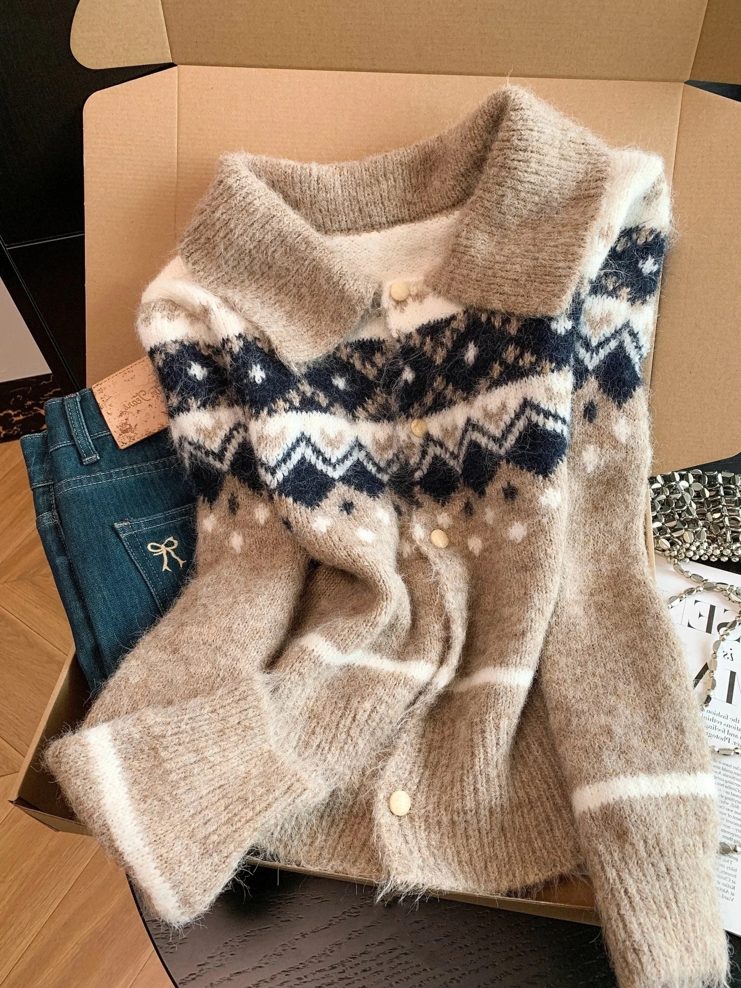 Retro Korean Knitted Open Cardigan Women's Autumn Winter Lazy Style Loose Soft Raccoon Fur Sweater Jacket Turn-down Collar
Retro Korean Knitted Open Cardigan Women's Autumn Winter Lazy Style Loose Soft Raccoon Fur Sweater Jacket Turn-down Collar