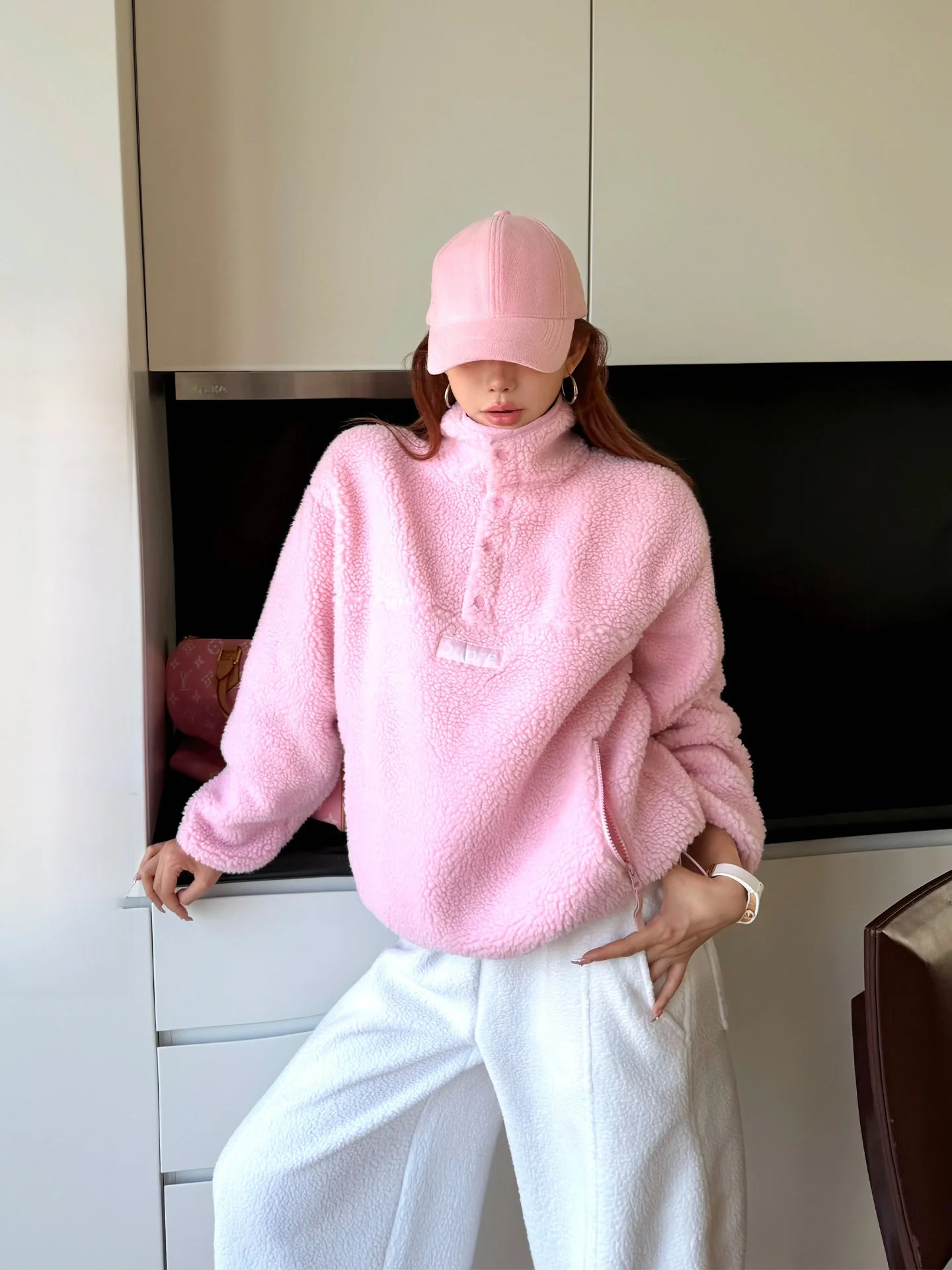 Li Wan Jun Commute Workplace Tee-Dimensional Lamb Fur Stand Collar Sweatirt Loose Fit Casual Early Spring Pink Top
Li Wan Jun Commute Workplace Tee-Dimensional Lamb Fur Stand Collar Sweatirt Loose Fit Casual Early Spring Pink Top