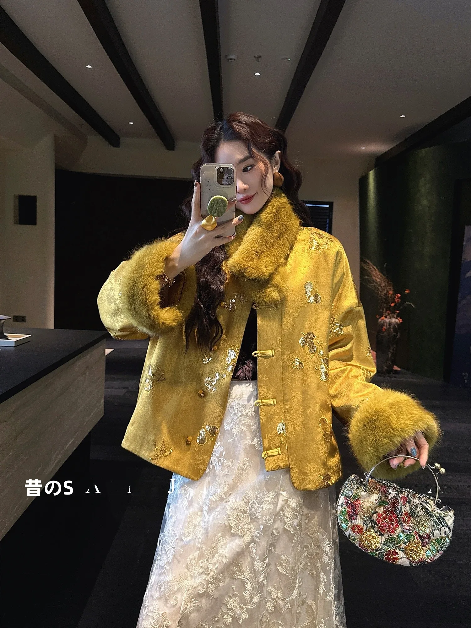 Sanji Bla Flower New Chinese Sle Embroidered Cotton Jaet Women's Outerwear New Year eeting Fur Collar Loose Fit Long ...
Sanji Bla Flower New Chinese Sle Embroidered Cotton Jaet Women's Outerwear New Year eeting Fur Collar Loose Fit Long ...