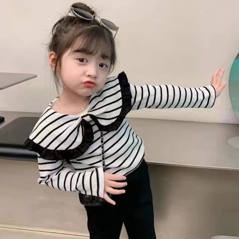 Girls' Spring and Autumn Base Shirt New Korean Little Girl Fashion Lotus Leaf Collar Stripe Contrast Long Sleeve T-shirt
Girls' Spring and Autumn Base Shirt New Korean Little Girl Fashion Lotus Leaf Collar Stripe Contrast Long Sleeve T-shirt
