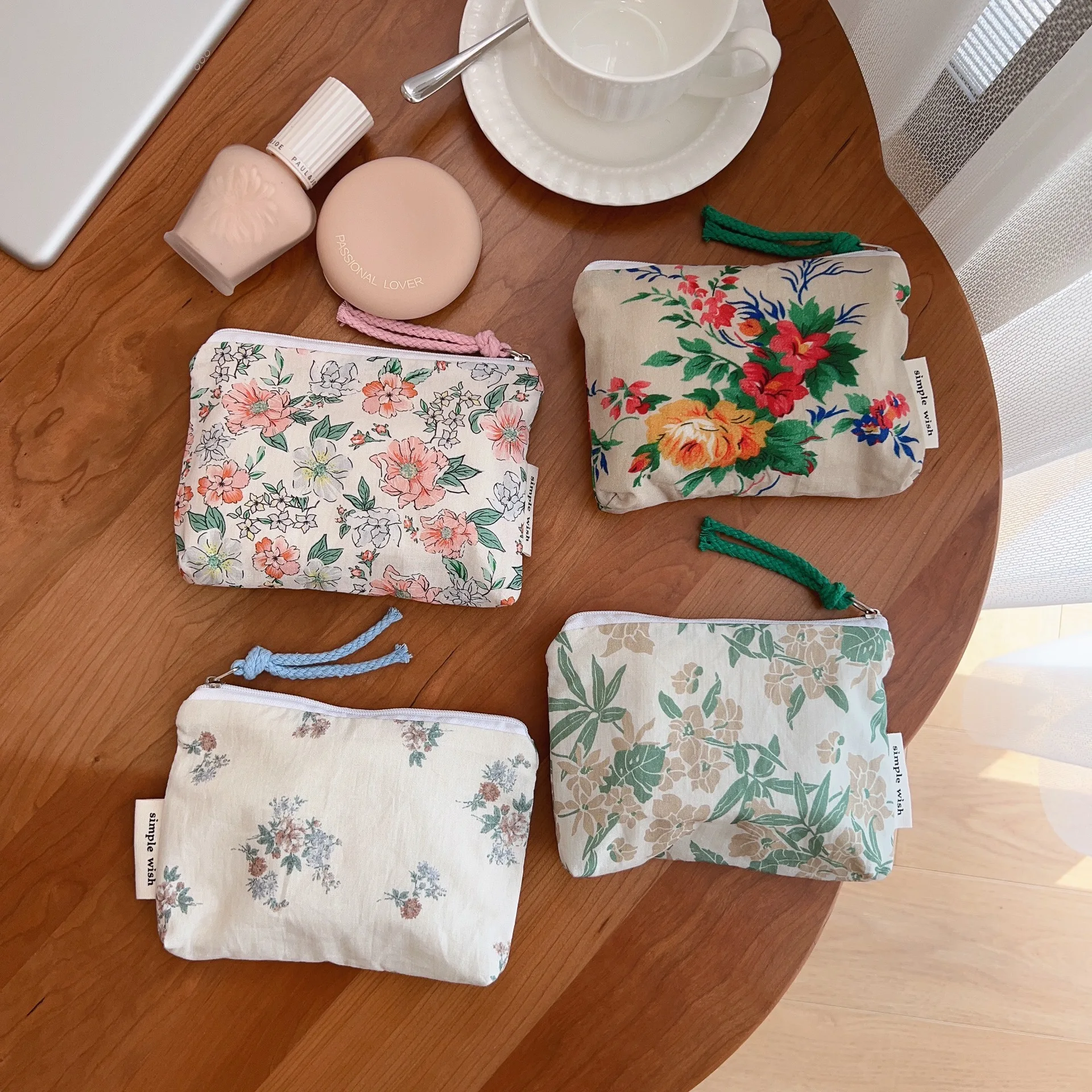 Small Fresh Cotton Coin Wallet Flower Pattern Zipper Coin Purses Lady Girls MakeUp Bag Key Money Storage Bag
Small Fresh Cotton Coin Wallet Flower Pattern Zipper Coin Purses Lady Girls MakeUp Bag Key Money Storage Bag