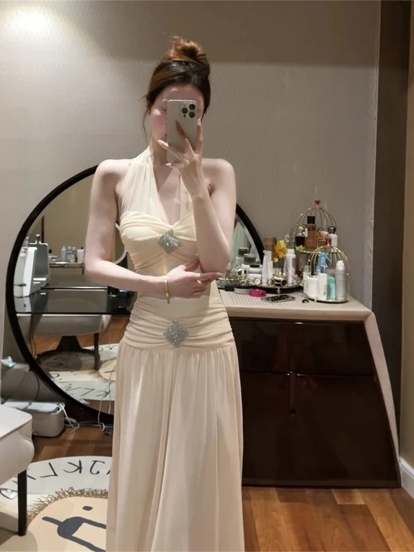 Diamond Embedded V-Neck Hanging Neck Dress Women's Sexy Slim Fit Long Dress Spring Summer New Arrival Pure Desire Style A-Lin...
Diamond Embedded V-Neck Hanging Neck Dress Women's Sexy Slim Fit Long Dress Spring Summer New Arrival Pure Desire Style A-Lin...