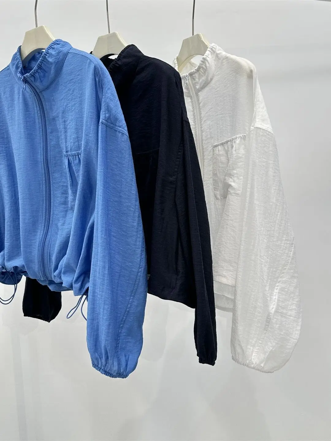 Acetate Lyocell Loose Casual Short Jacket Women Summer 2026 New Design Sensation Blue Drawstring Stand Collar Top
Acetate Lyocell Loose Casual Short Jacket Women Summer 2026 New Design Sensation Blue Drawstring Stand Collar Top
