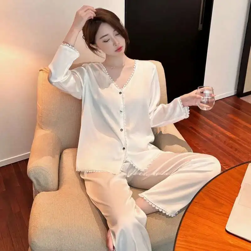 2024 New White Autumn Two Piece Set Pajamas Women Ice Silk Tiktok Fashion V-neck Home Wear Nightgown Sleepwear Soft Nightwear
2024 New White Autumn Two Piece Set Pajamas Women Ice Silk Tiktok Fashion V-neck Home Wear Nightgown Sleepwear Soft Nightwear