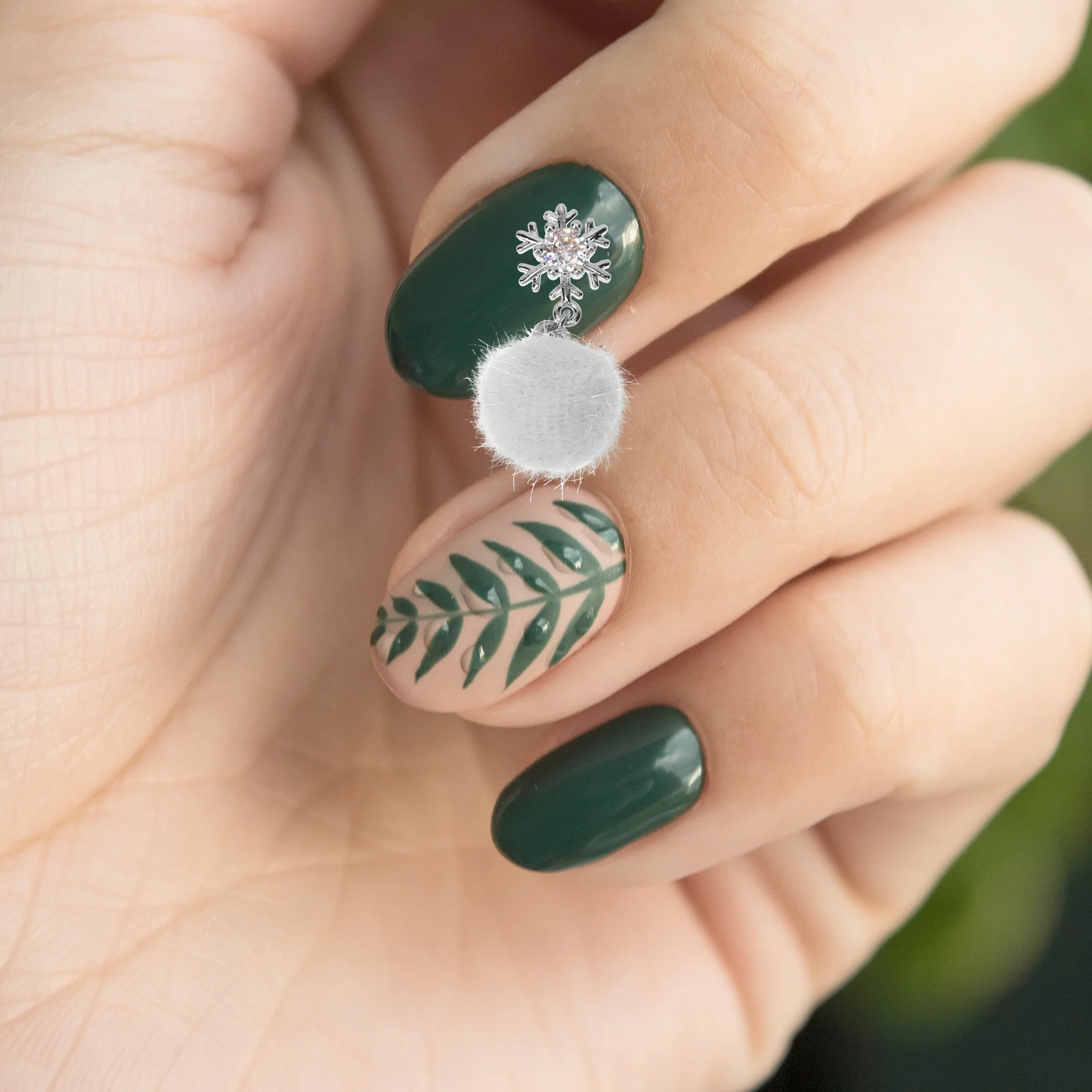 4pcs Zircon Diy Stylish Manicure Decor Diy Art Products Nail Nail Fur Ball Decor Art Accessories Ball Supply
4pcs Zircon Diy Stylish Manicure Decor Diy Art Products Nail Nail Fur Ball Decor Art Accessories Ball Supply