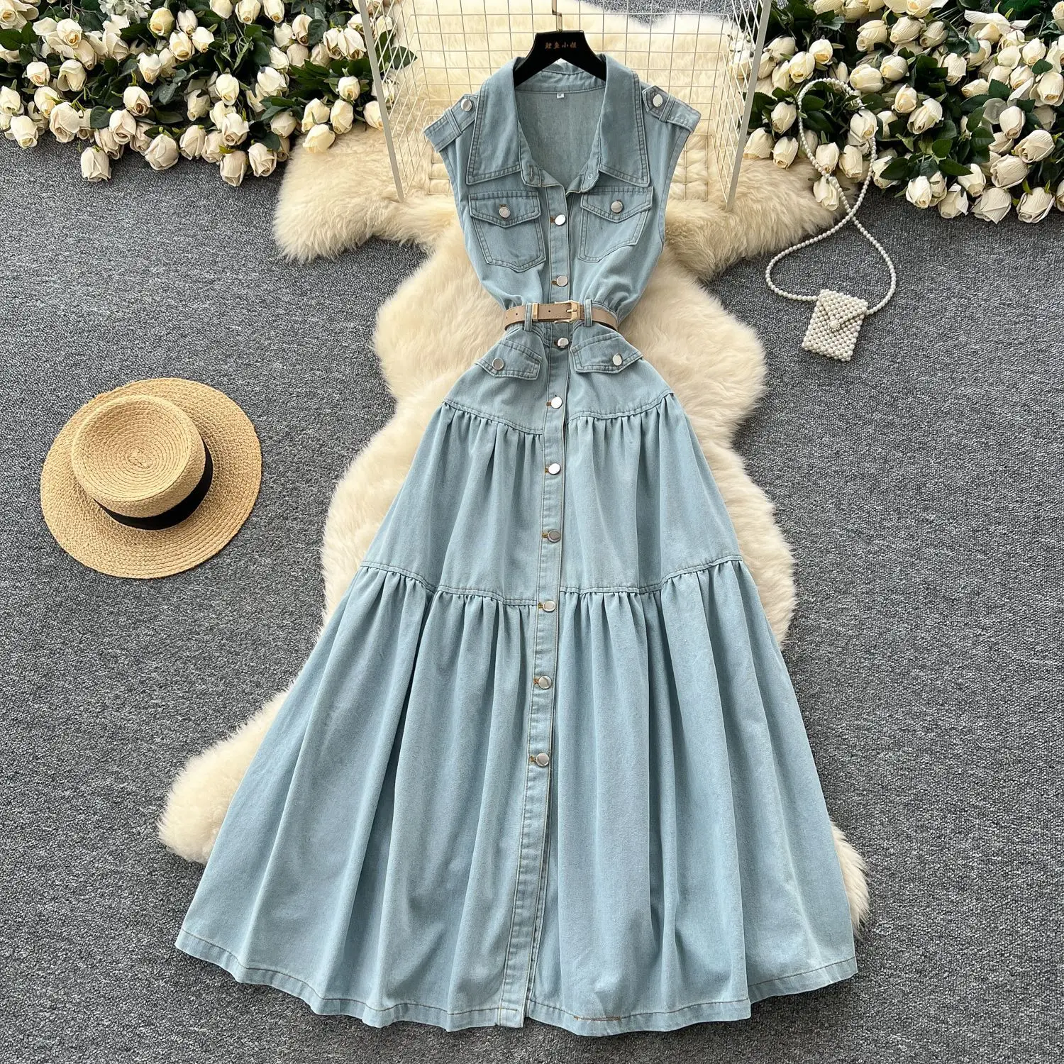 Light Familiar Wind Niche Senior Sense Metal Buckle Lapel Sleeveless Waist Denim Dress.Women Summer Casual Single Breasted Dress 
Light Familiar Wind Niche Senior Sense Metal Buckle Lapel Sleeveless Waist Denim Dress.Women Summer Casual Single Breasted Dress