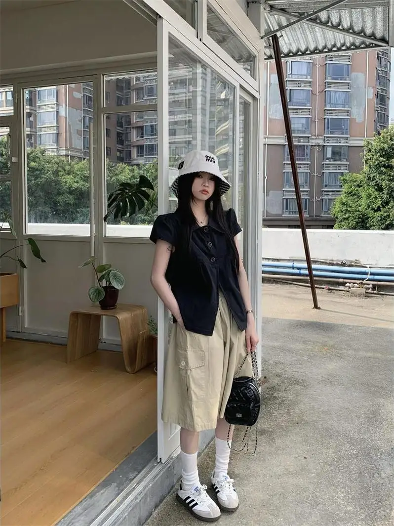 Elegant Black Short Sleeve Shirt Women's Casual Turn-down Collar Slimming Simple Style Summer 2026 New Fashion Top
Elegant Black Short Sleeve Shirt Women's Casual Turn-down Collar Slimming Simple Style Summer 2026 New Fashion Top