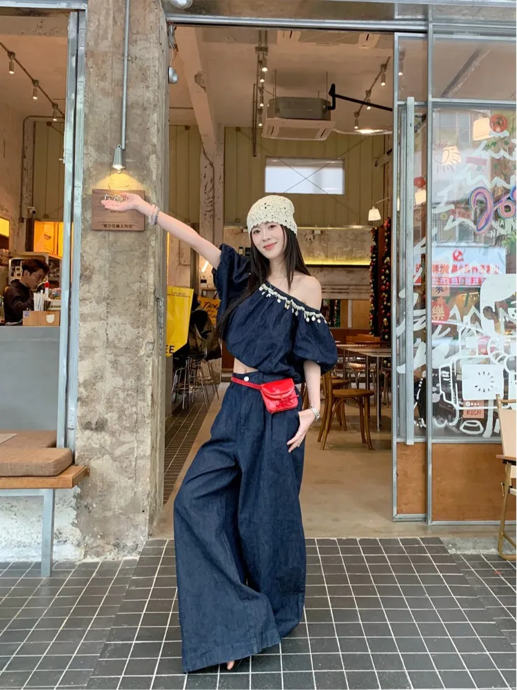 Комплект для поездок на работу, дизайн в корейском стиле, летняя женская плиссированная рубашка для похудения с открытыми плечами + широкие джинсы с высокой талией 
Комплект для поездок на работу, дизайн в корейском стиле, летняя женская плиссированная рубашка для похудения с открытыми плечами + широкие джинсы с высокой талией