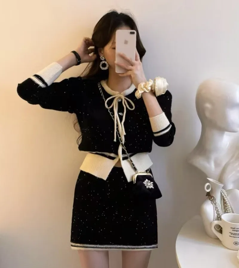 Sweet Hot Girl Suit Women's Autumn/Winter Lace-up Long-sleeved Cardigan A-line Short Skirt Two-piece Set Fashion Female Clothes
Sweet Hot Girl Suit Women's Autumn/Winter Lace-up Long-sleeved Cardigan A-line Short Skirt Two-piece Set Fashion Female Clothes