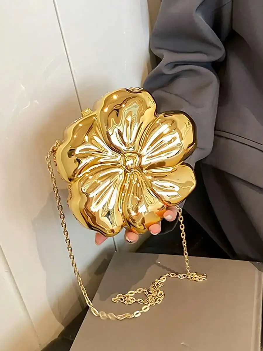 Floral Shape Clutch Bag With Chain Strap For Women Party Evening Wear
Floral Shape Clutch Bag With Chain Strap For Women Party Evening Wear