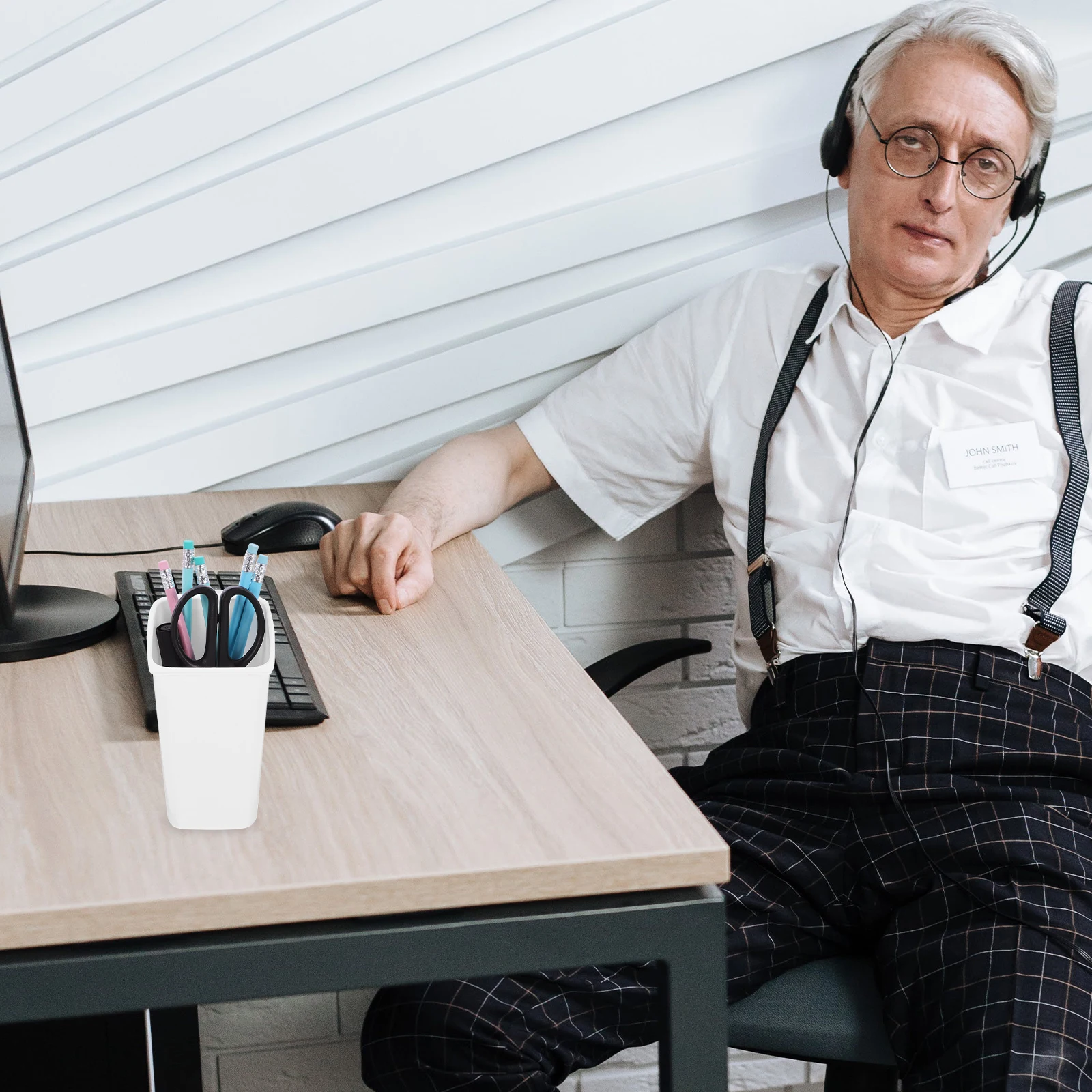 Mini Desk Trash Can Small Multifunction Waste Bucket Desktop Garbage Bin Pen Holder for Kitchen Office Organizer
Mini Desk Trash Can Small Multifunction Waste Bucket Desktop Garbage Bin Pen Holder for Kitchen Office Organizer