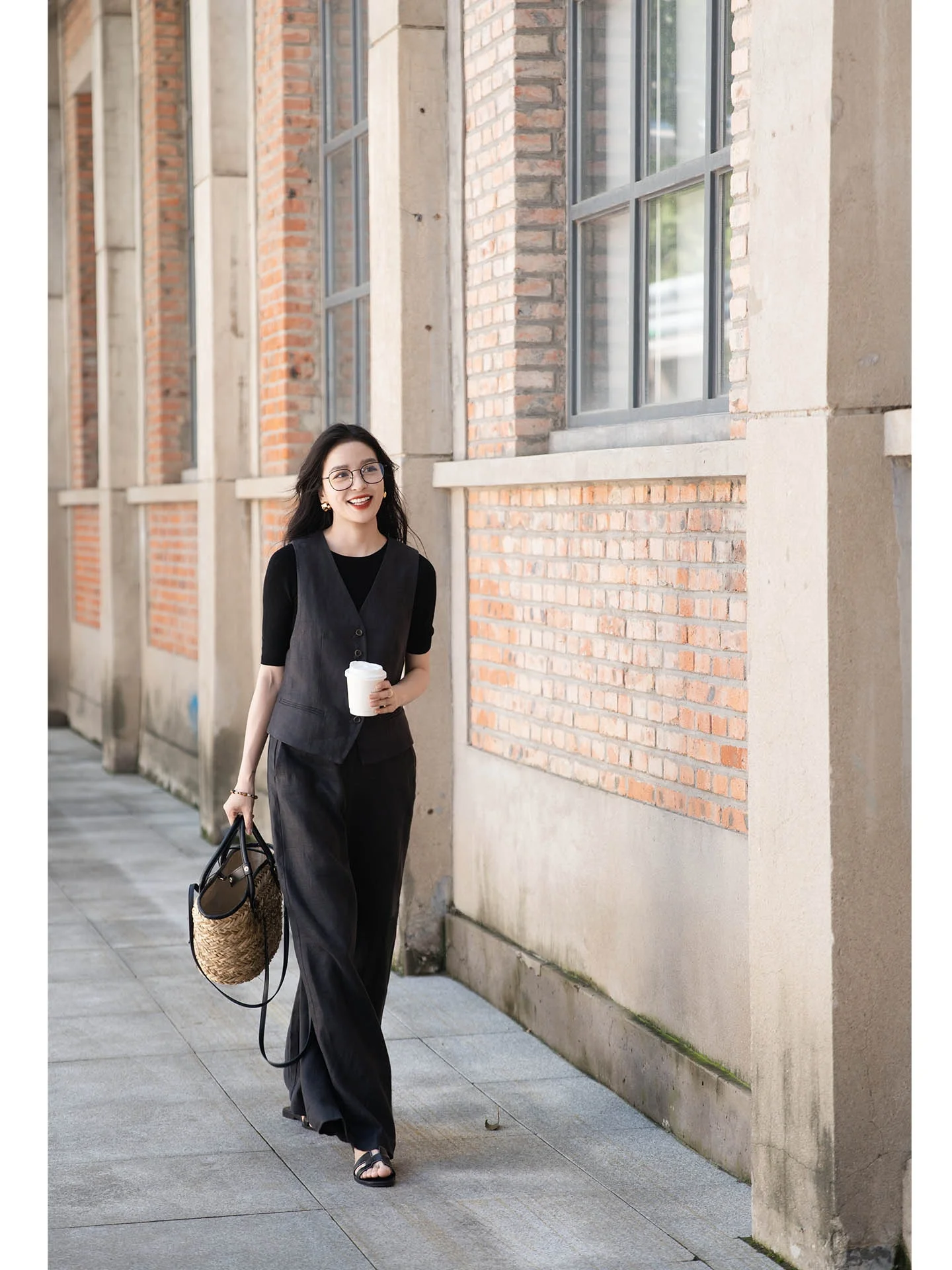 Льняной костюм Elely с вышивкой слонов и жирафов, комплект из жилета и брюк, 100% льняная ткань, лето 2025, женский комплект
Льняной костюм Elely с вышивкой слонов и жирафов, комплект из жилета и брюк, 100% льняная ткань, лето 2025, женский комплект