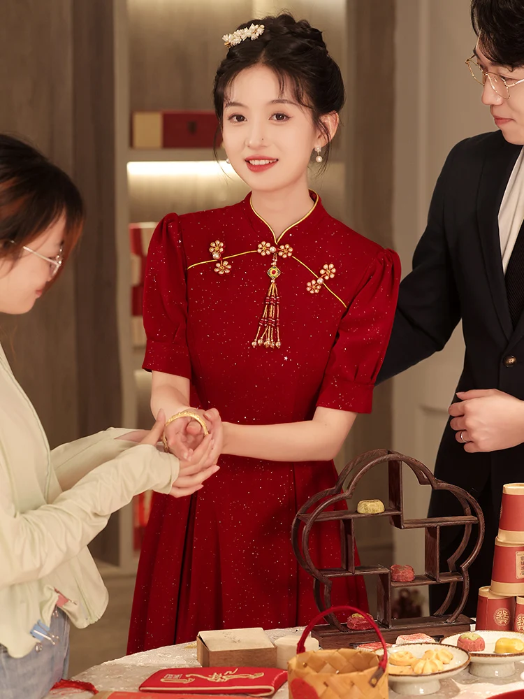 New Chinese Style Wedding Dress Qipao for Bride Women's Fashionable Mid-Length A-Line Gown for Wedding And Banquet
New Chinese Style Wedding Dress Qipao for Bride Women's Fashionable Mid-Length A-Line Gown for Wedding And Banquet