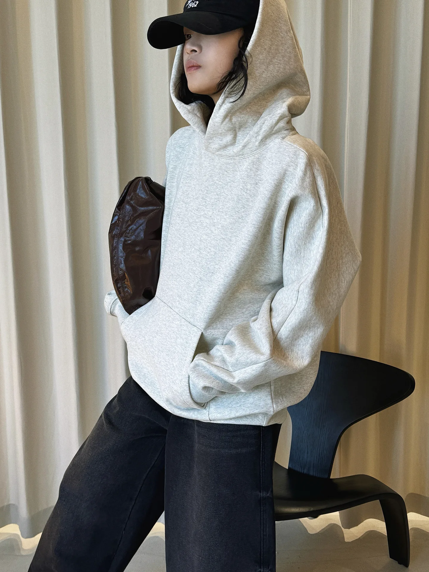 Новая женская толстовка в японском ретро-стиле для ранней весны, свободного кроя, стройнящая фигуру, повседневный топ
Новая женская толстовка в японском ретро-стиле для ранней весны, свободного кроя, стройнящая фигуру, повседневный топ