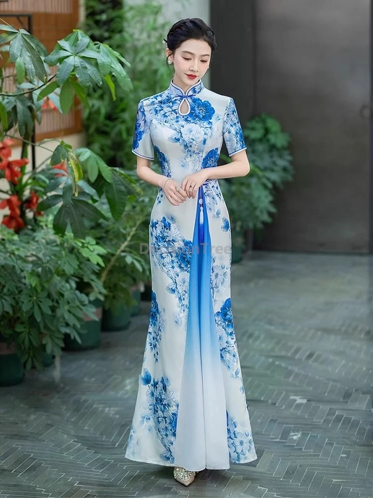 2025 trendy classical chinese blue and white porcelain element printing ao dai qipao retro temperament stage performance garment
2025 trendy classical chinese blue and white porcelain element printing ao dai qipao retro temperament stage performance garment