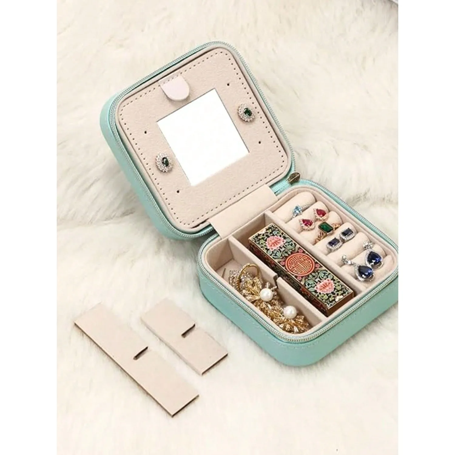 1pc Travel Zipper With Mirror Jewelry Box, Convenient PU Square Jewelry Box, Dust-Proof Storage Box, Lightweight Solid Color
1pc Travel Zipper With Mirror Jewelry Box, Convenient PU Square Jewelry Box, Dust-Proof Storage Box, Lightweight Solid Color