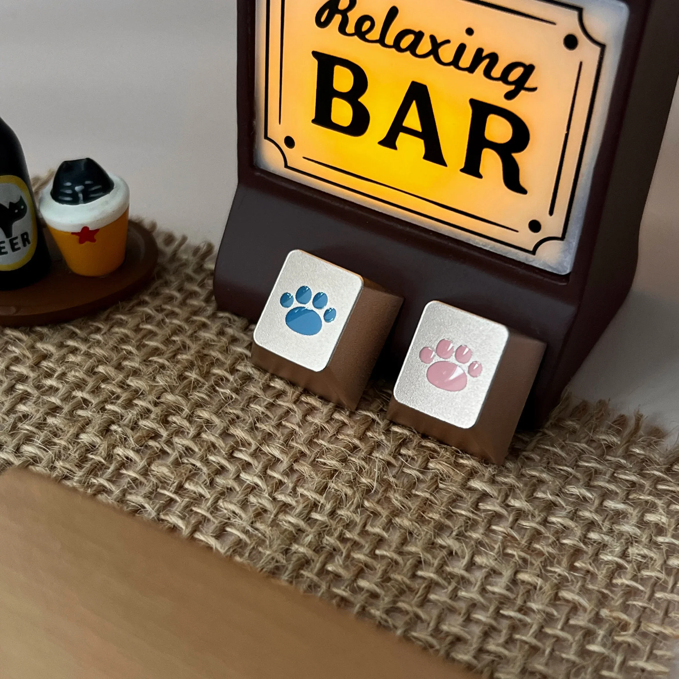 Cat claw metal keycap, simple personality CNC aluminum alloy keycap, original height R4
Cat claw metal keycap, simple personality CNC aluminum alloy keycap, original height R4