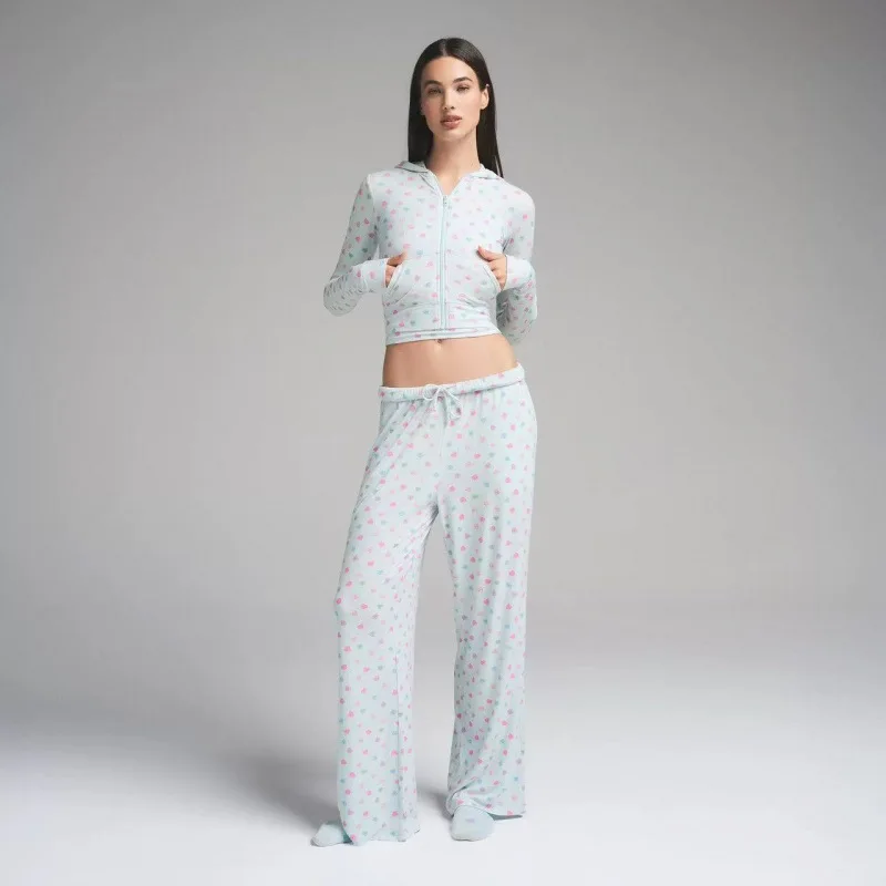 KHY kylie, такая же, новинка 2025 года, мягкая короткая куртка на молнии с капюшоном и брюками на день Святого Валентина
KHY kylie, такая же, новинка 2025 года, мягкая короткая куртка на молнии с капюшоном и брюками на день Святого Валентина