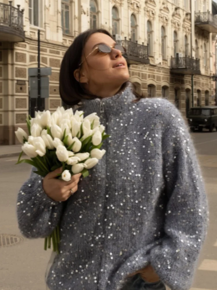 All-match Sequined Women Sweaters Chic Full Sleeve Knitted Shinny Lapel Zippers Pullover Female 2026 Autumn Lady Knitwear New
All-match Sequined Women Sweaters Chic Full Sleeve Knitted Shinny Lapel Zippers Pullover Female 2026 Autumn Lady Knitwear New