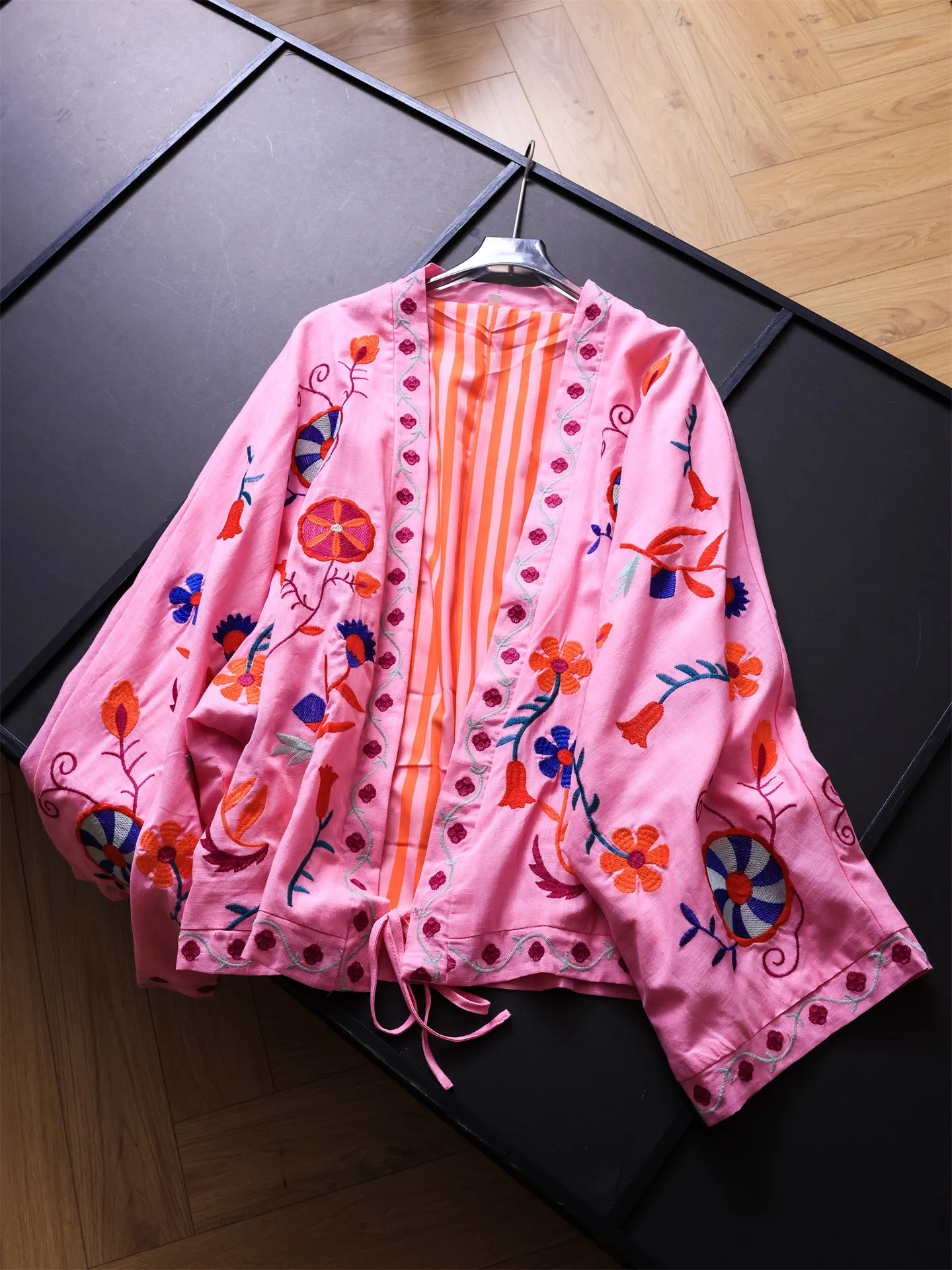 Heavy Embroidery Deep V Neck Belted Open Front Long Sleeve Shirt Women Loose Lazy Style Polyester Fiber V929 Autumn New Arrival
Heavy Embroidery Deep V Neck Belted Open Front Long Sleeve Shirt Women Loose Lazy Style Polyester Fiber V929 Autumn New Arrival