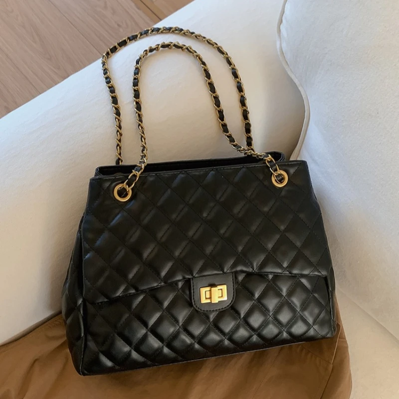 Роскошная минималистичная кожаная сумка через плечо для женщин, модный дизайн, однотонная шикарная сумка с буквенным логотипом
Роскошная минималистичная кожаная сумка через плечо для женщин, модный дизайн, однотонная шикарная сумка с буквенным логотипом