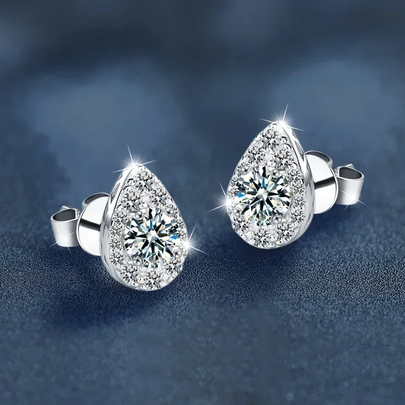 PT950 Platinum Cute Water Drop Stud Earrings, 1ct Sparkling D Color Moissanite Engagement Birthday Gift Fine Jewelry for Women
PT950 Platinum Cute Water Drop Stud Earrings, 1ct Sparkling D Color Moissanite Engagement Birthday Gift Fine Jewelry for Women