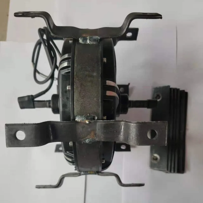 Мотор для газонокосилки. Специальный двигатель для газонокосилки с держателем ножа, 1000 Вт.
Мотор для газонокосилки. Специальный двигатель для газонокосилки с держателем ножа, 1000 Вт.