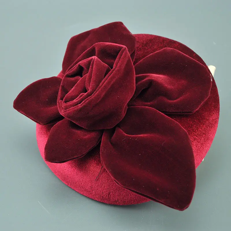 British Style Vintage Velvet Fascinator Hat Hairpin for Women Handmade Velvet Flower Mini Fascinator Wedding Hat Party Headpiece
British Style Vintage Velvet Fascinator Hat Hairpin for Women Handmade Velvet Flower Mini Fascinator Wedding Hat Party Headpiece