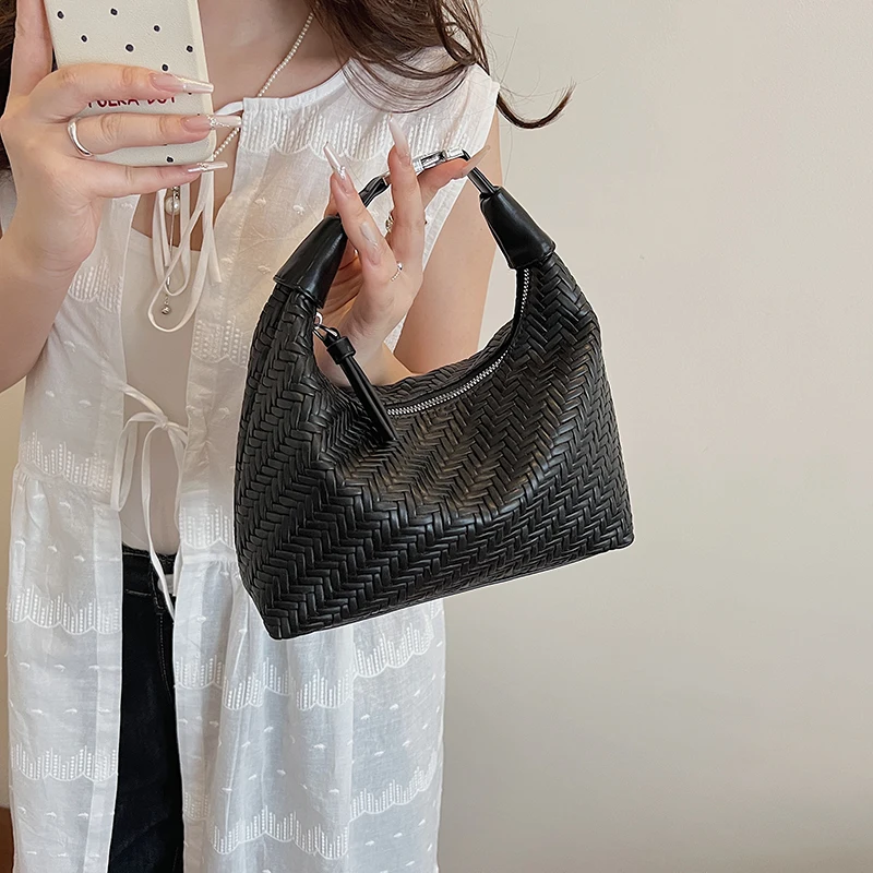 Trendy Braided Crossbody Bags for Women, Summer Fashion Straw Clutch, Lightweight Handmade Shoulder Purse, Boho Chic Beach Tote
Trendy Braided Crossbody Bags for Women, Summer Fashion Straw Clutch, Lightweight Handmade Shoulder Purse, Boho Chic Beach Tote