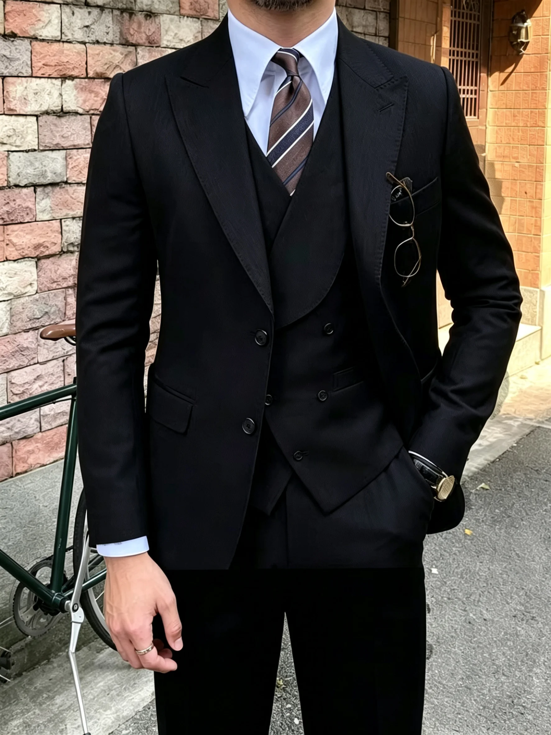 Men Peak Lapel Single Breasted 3 Piece Suit Luxury Formal Blazer Vest Pants Set Free Pocket Square Wedding Business Suit
Men Peak Lapel Single Breasted 3 Piece Suit Luxury Formal Blazer Vest Pants Set Free Pocket Square Wedding Business Suit
