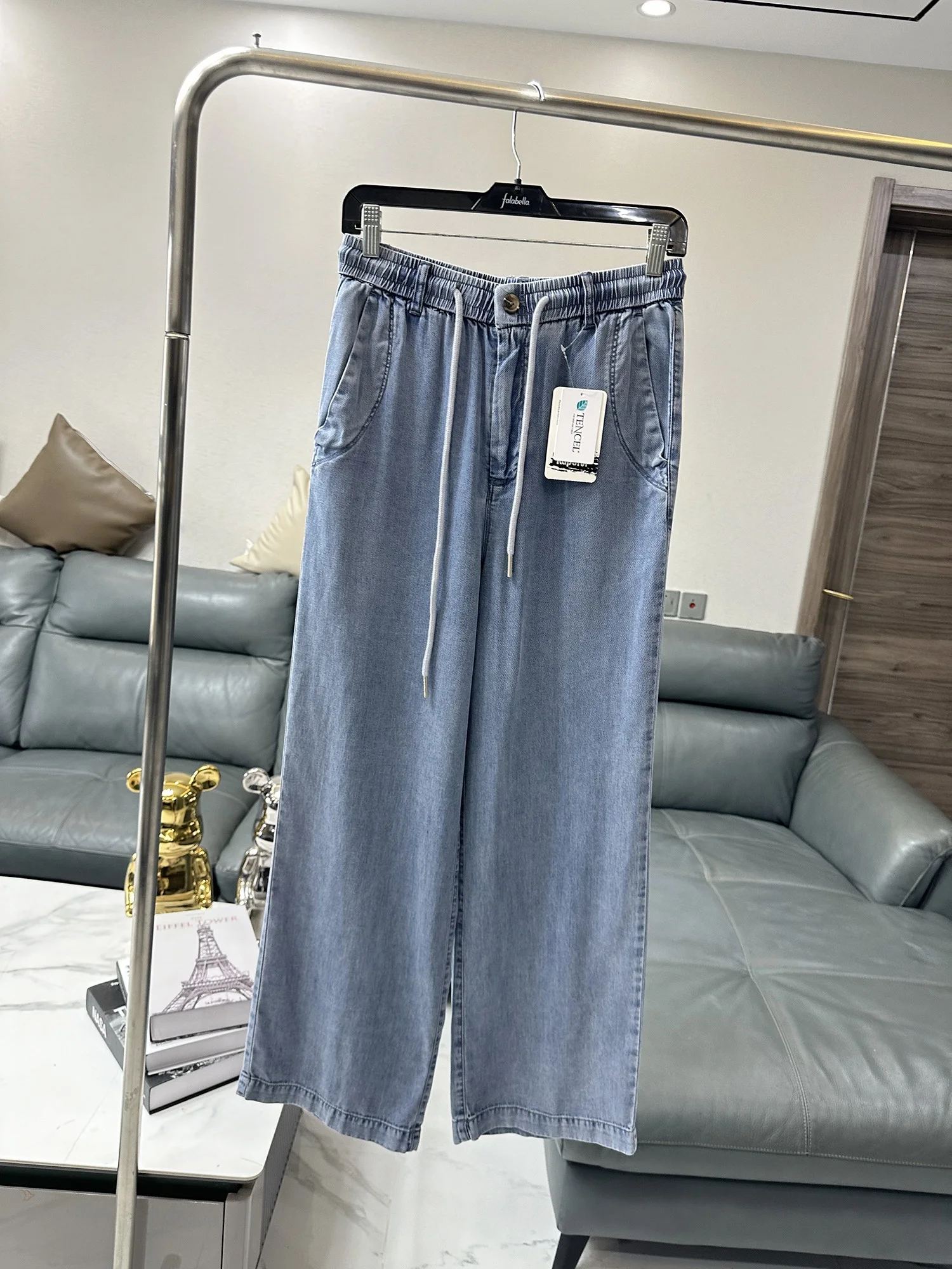 Cool Silk Denim Men's Fashionable Loose Straight Leg Jeans Spring Summer Soft Drapey Straight Cut Casual Trousers
Cool Silk Denim Men's Fashionable Loose Straight Leg Jeans Spring Summer Soft Drapey Straight Cut Casual Trousers