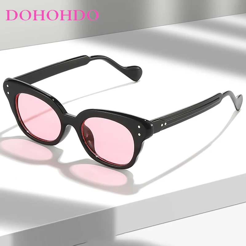 Luxury Brand Designer Eyeglasses Classic Rivets Decorate Square Frame Sunglasses Women Men Summer Traveling Driving Shades UV400
Luxury Brand Designer Eyeglasses Classic Rivets Decorate Square Frame Sunglasses Women Men Summer Traveling Driving Shades UV400