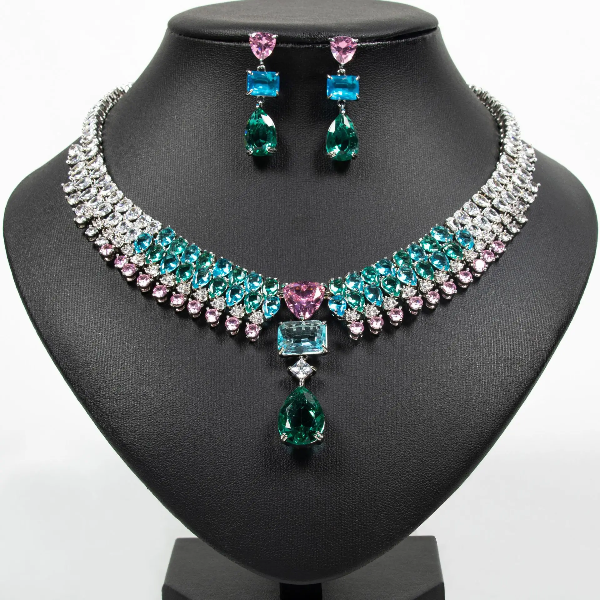 Cross-border zircon necklace luxury jewelry women's premium versatile water drop bride zircon necklace earrings set wholesale
Cross-border zircon necklace luxury jewelry women's premium versatile water drop bride zircon necklace earrings set wholesale