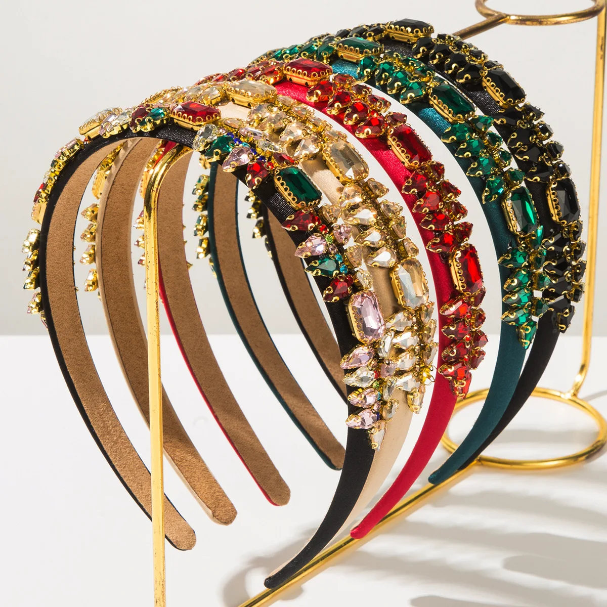 New European and American retro full diamond high-end headband women's versatile shiny hair accessories
New European and American retro full diamond high-end headband women's versatile shiny hair accessories