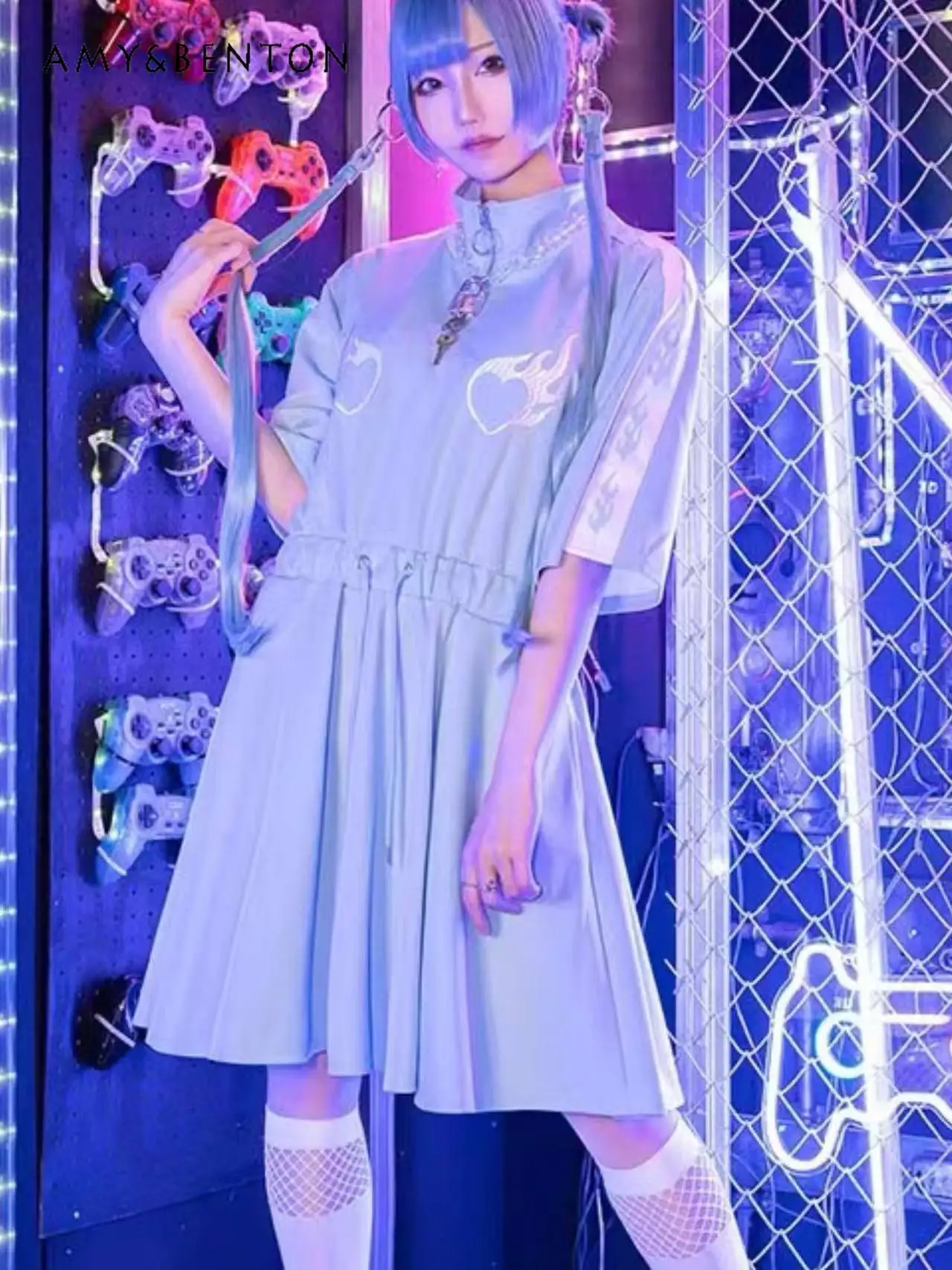 Summer New Harajuku Subculture Embroidery Zipped Stand Collar Short Sleeve Mini Dress Japanese Patchwork Drawstring Slim Dress
Summer New Harajuku Subculture Embroidery Zipped Stand Collar Short Sleeve Mini Dress Japanese Patchwork Drawstring Slim Dress