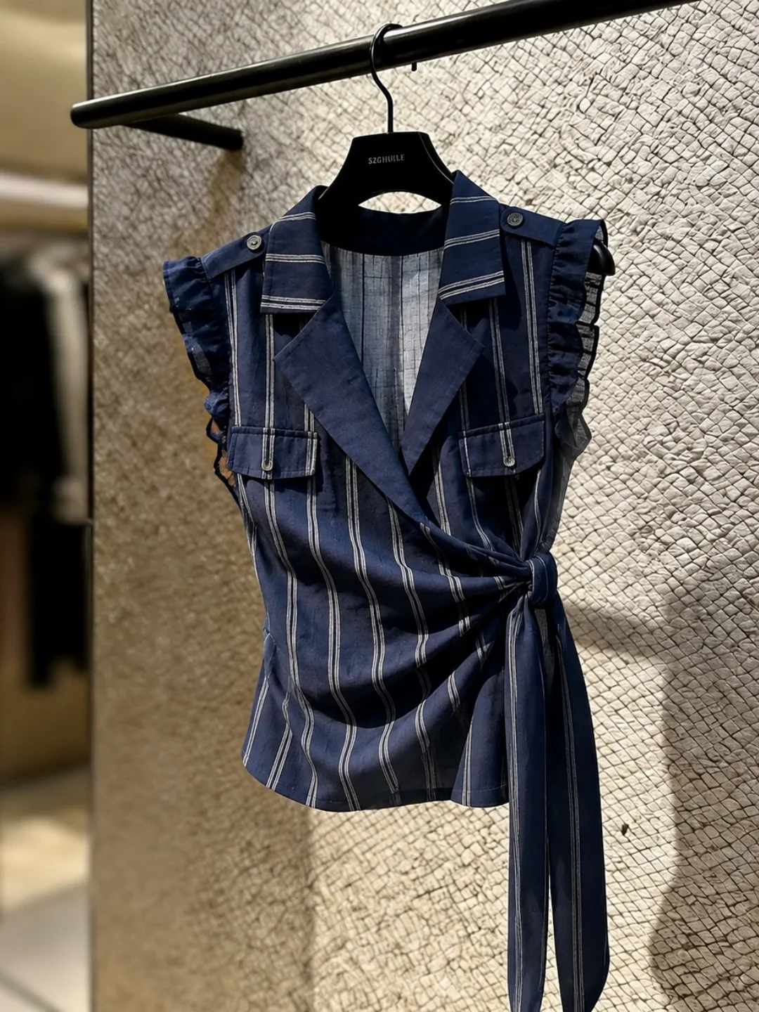 Elegant Ruffle Trim Belted Design Soft Delicate Summer Vest French Style Slim Fit No Sleeve Women's Top Striped Pattern
Elegant Ruffle Trim Belted Design Soft Delicate Summer Vest French Style Slim Fit No Sleeve Women's Top Striped Pattern